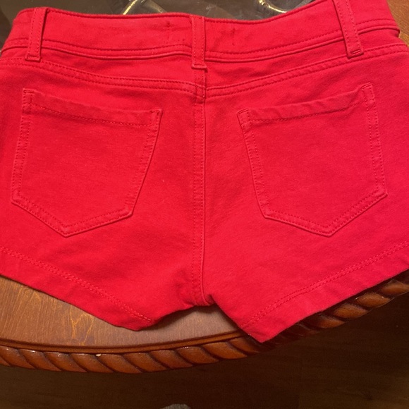 Cute red shorts ! - Picture 3 of 3